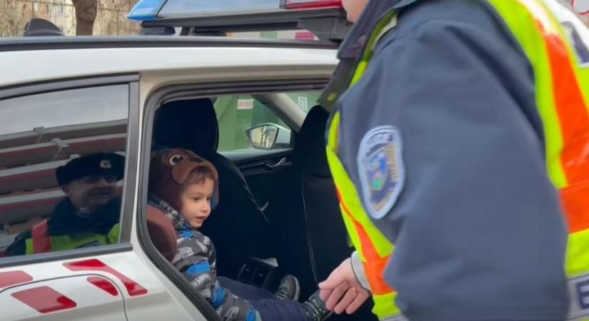 Rendőrök váltották valóra egy kisfiú álmát Ajkán videó