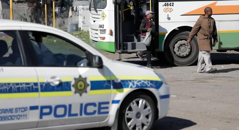 Tragédia: tizenegy ember halt meg egy súlyos buszbalesetben