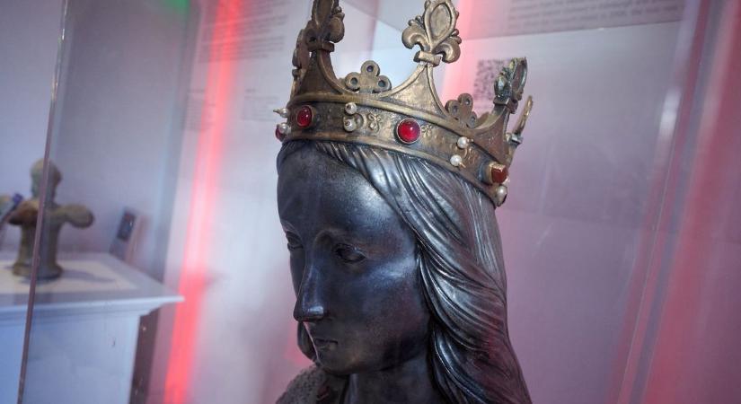 Baranya adott védőszentet és királynét Skóciának