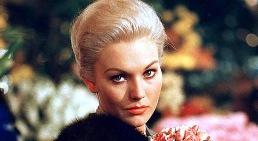 Végképp eltorzult az arca! Rémmé műtette magát az egykori szexszimbólum