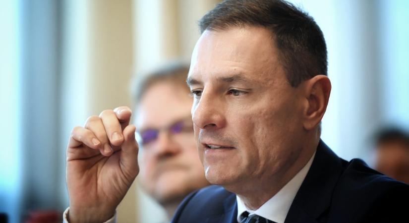 Az igazságügyi miniszter is kijátssza a Facebook-tiltást