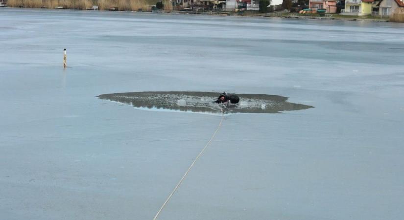 Beszakadt a jég a tavon, hősök nélkül tragédiával zárulhatott volna a jeges kaland