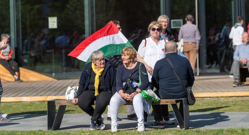 Elkészült a felmérés a fideszes nyugdíjasok fele is részben politikai szlogennek tekinti a 14. havi nyugdíjat