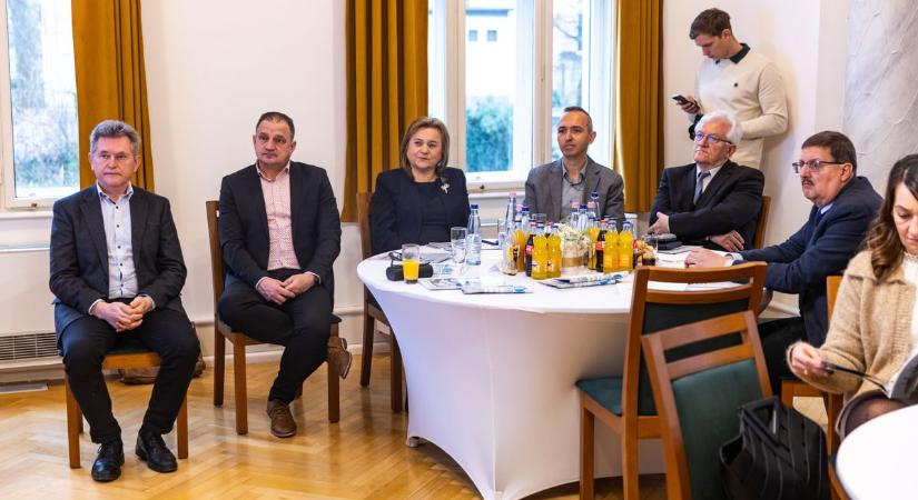 Szakmai bemutatón ismertették a TOP 100 kiadvány friss számait és gazdasági trendjeit  galéria