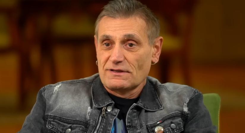 Sipos Péter meglepő dolgot mesélt el: gyerekkorában a szekrény mögött aludt