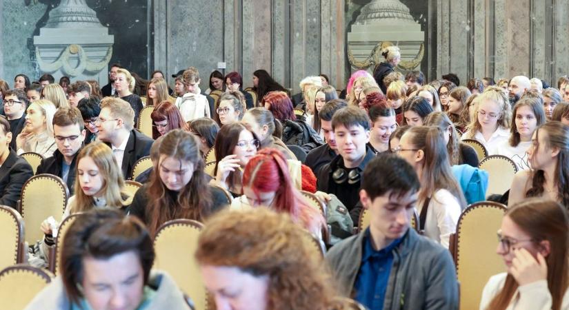 Hónapokon át készült munkáikat prezentálták a fiatalok az Eszterházyn