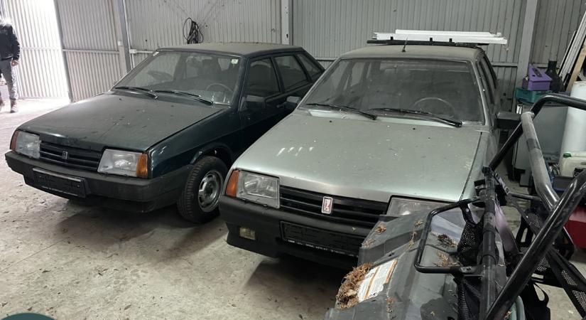 Tisztázatlan eredetű Porschét, Mercedest, Audit és több mint ezer liter pezsgőt találtak egy nyírségi településen