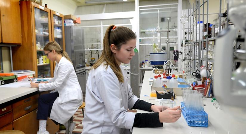 Érdekel a biológia és a kémia? Irány a Debreceni Egyetem Gyógyszerésztudományi Kara!
