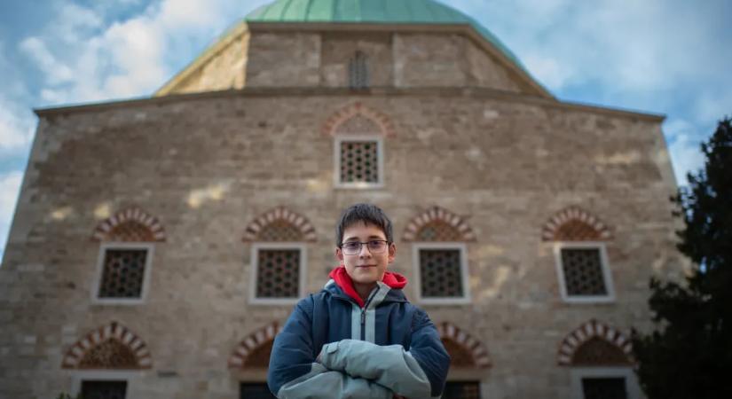 Tizenegy éves, és a pécsi templomtitkok tudója