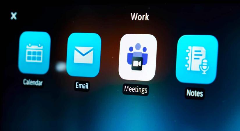 Egy Mercedes mostantól az irodád is lehet – A Microsoft beköltözik az autóba
