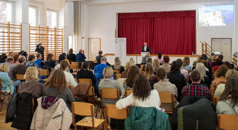 117 milliós fejlesztés az SNI-ellátásban: projektnyitó konferenciát tartottak Esztergomban