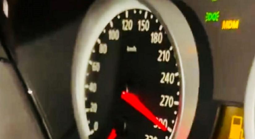 300-zal hasító BMW-ről került elő egy videó, áll a bál miatta Lengyelországban