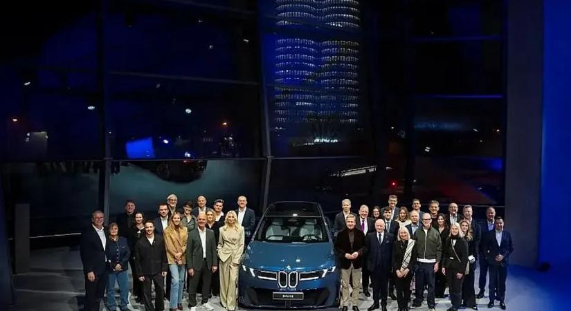 Átadták az első debreceni BMW-ket, híres színészek, modellek a tulajdonosok között