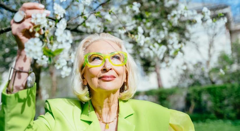 Ezt az árnyalatot viselik 2026 tavaszán a legdivatosabb nők – Minden korosztálynak lenyűgözően áll