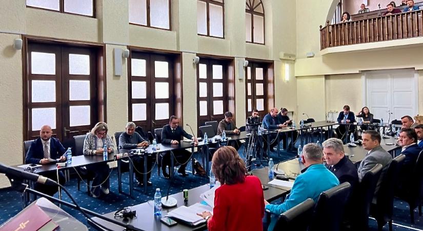 Zavarja a POL tanácsosát, hogy az RMDSZ képviselői magyarul is felszólalnak a marosvásárhelyi tanácsülésen