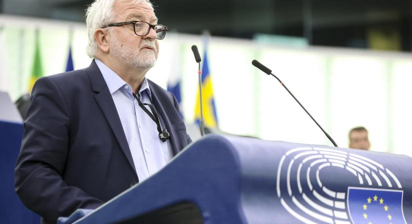 Jakab Péter jelöltségének a bejelentése után Ara-Kovács Attila már csak volt pártjaként írt a Demokratikus Koalícióról