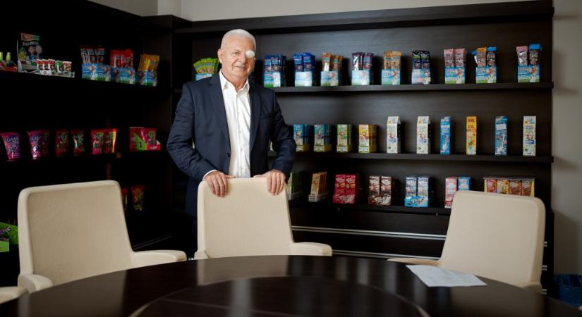 A debreceni édességpápa szerint Hajdú Péternek mások nyomora árán van Rolex a kezén