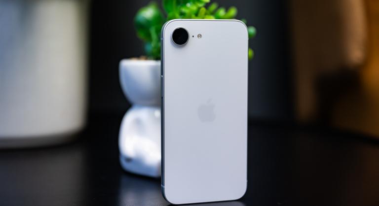 Napokon belül egy teljesen új iPhone-nal rukkolhat elő az Apple