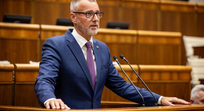 Raši: Az alkoholnak nincs helye a parlamentben, a képviselők mégsem szondáztathatók meg