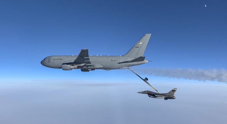 Küszöbön az Irán elleni légicsapás? Elindultak a különleges amerikai repülők a Közel-Keletre