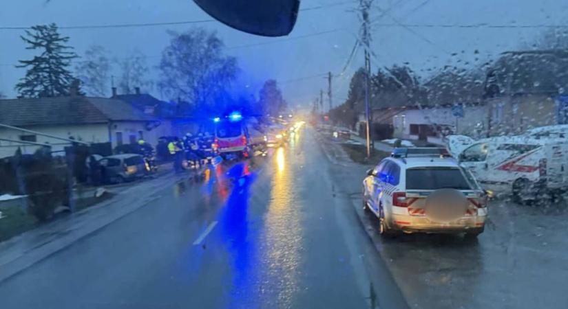 Két autó ütközött Rákóczifalván, egy utast kórházba vittek