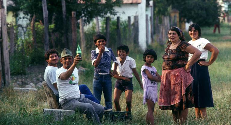 Sokáig láthatatlanok voltak, de már a cigányok hőseire is emlékezünk a magyar utcákon és tereken