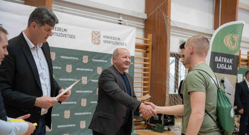 A célunk, hogy legyenek olyan fiatalok, akik a haza védelmét választják hivatásként – mondta Simicskó István