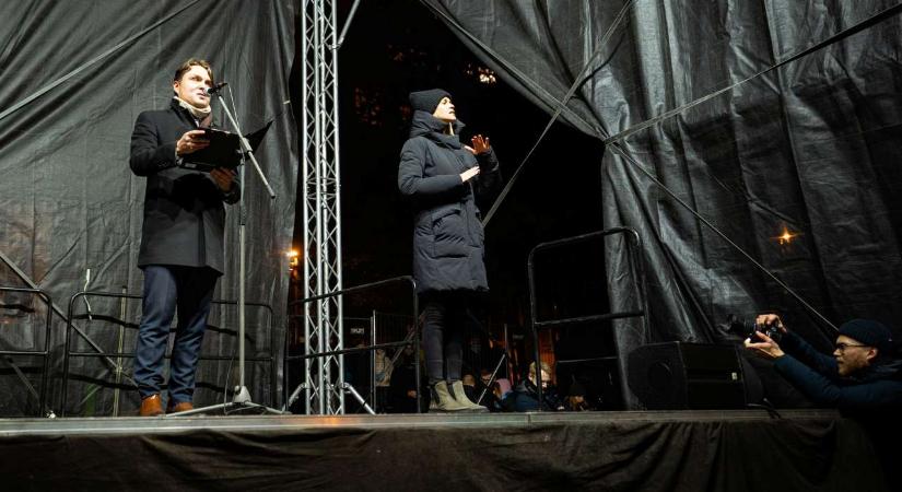 A világrendváltás káoszában nagy luxus politikai reklámra használni a Beneš-dekrétumokat