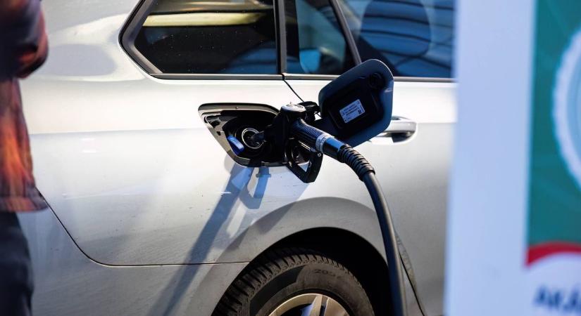 Irány a benzinkút! Holnaptól ennyit fizetsz a benzinért és a gázolajért