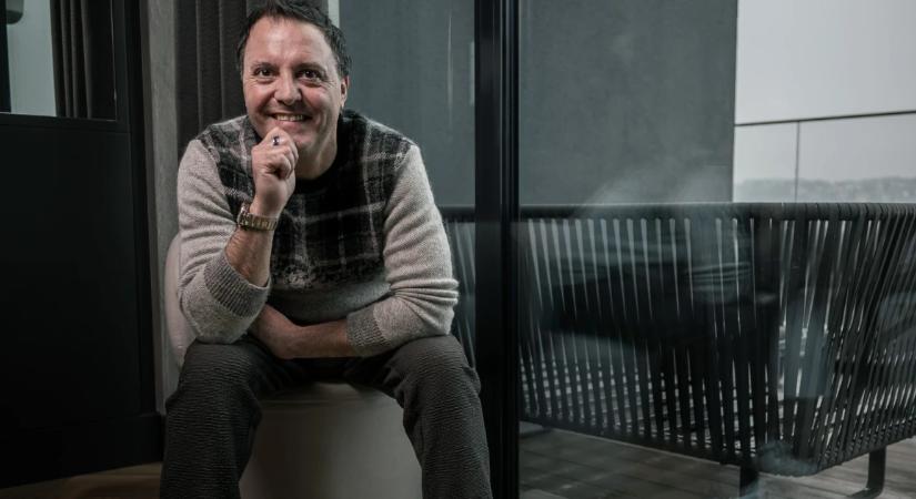 „Nem azért írtam meg a könyvemet, hogy tisztára mossam az apám nevét.” Budapesten interjúztunk az igazi Don Corleone fiával