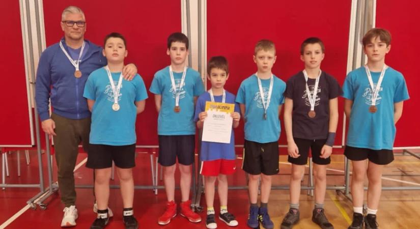 Dobogóra álltak a piarista grundbirkózók