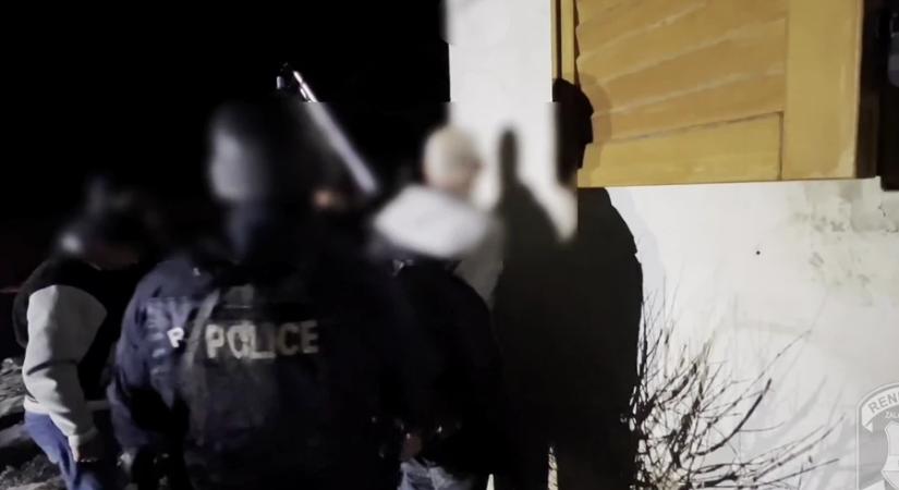 Elkapták a Pacsán leszúrt házaspár gyanúsítottját - frissítve videóval!
