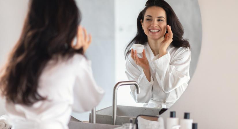 10 megfizethető bőrápolási trükk, ami varázslatosan működik