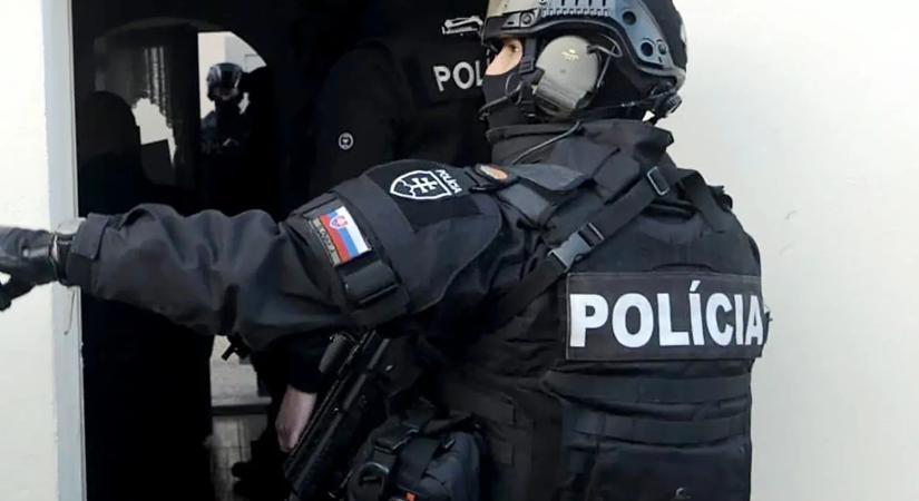 Túsztárgyaló vetett véget a családi drámának Lapásgyarmaton. Órákig tartotta fogva gyermekeit a felfegyverzett apa