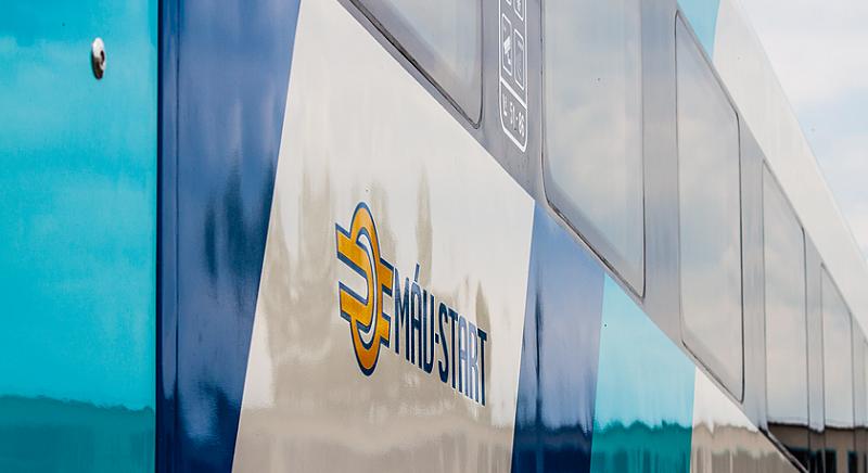 Motorvonatokkal újítaná meg a távolsági flottát a MÁV