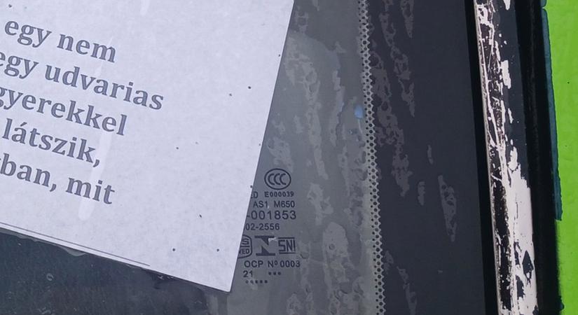 Üzenet a szélvédőn: a használt autókból látszik, mennyi bunkó van Magyarországon