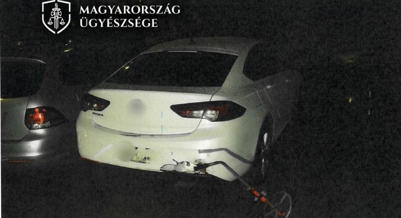 Hét autót tört össze egy este alatt a tatai férfi, most felelnie kell érte