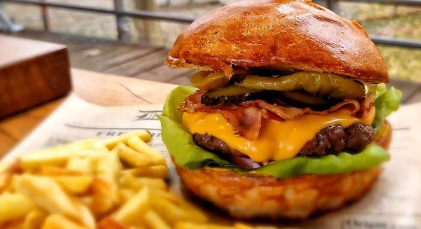 Az ismert győri pubban ez az este a hamburgereké