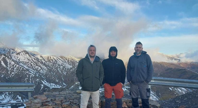 Budapest-Bamako: afrikai történetek - hóember, sivatag, elakadt autók a vasiak beszámolójában (fotó, video)