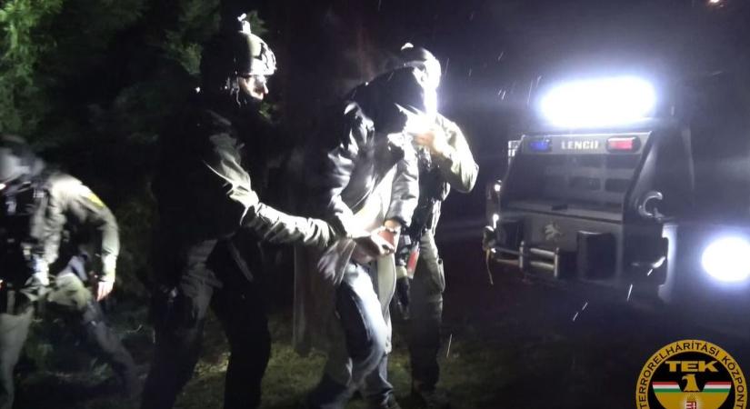 Kommandósokra és páncélautókra is szükség volt a balatoni lövöldöző ártalmatlanításához videó