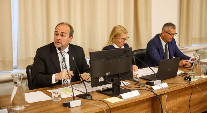 Új Euronics nyílik Szekszárdon: fontos döntés született a városházán (képgalériával)