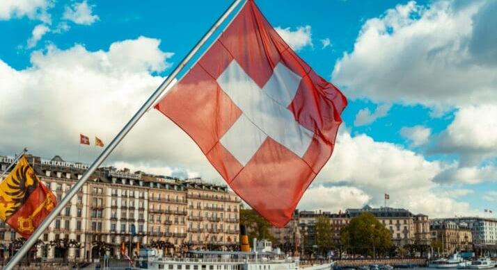 Tízéves csúcson a svájci frank, nehéz döntések előtt a Nemzeti Bank