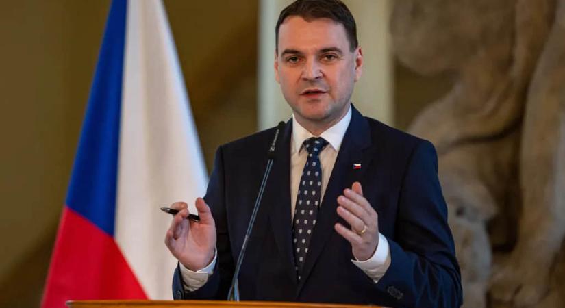 A cseh külügyminiszter enyhíti az orosz diplomaták utazási szabályait