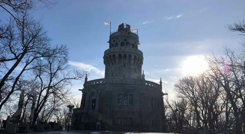 Kovács Gergely szerint 120 ezer forintért bérli a János-hegyi kilátó kávézóját a Pokorni-éra városüzemeltető cégének vezetője