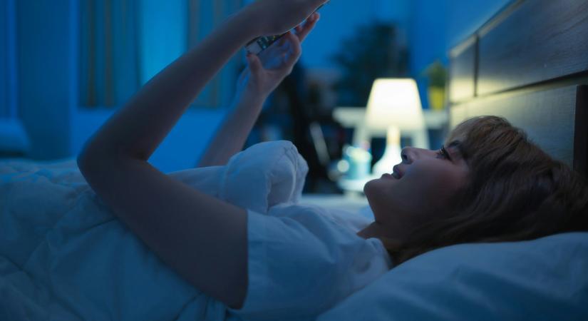 „Vajon mekkora a baj?” – Amikor éjjel csörög a telefon: a generációs szendvics kihívásai