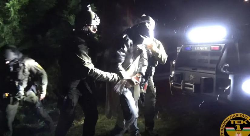 Lövések a Balaton partján: egy állatkínzó tüzelt a rendőrökre és a TEK kommandósaira – videó