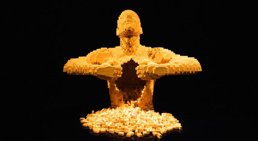 12 millió forintnyi összeget lopott el demens anyjától a LEGO-függő 55 éves férfi