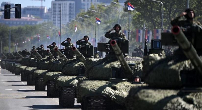 Elkezdik összeírni a hadköteleseket Szerbiában, a nőket is érinti