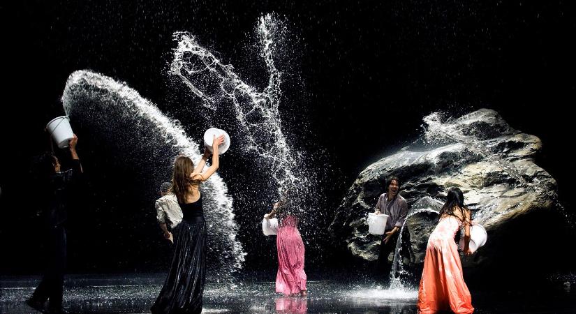 Jön a Vollmond – Pina Bausch koreográfiájával érkezik a Müpába a Tanztheater Wuppertal