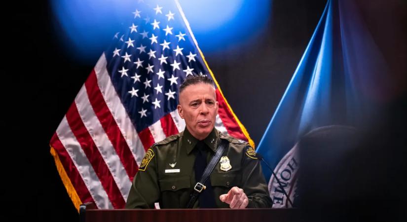 Elbukott a kis Napóleon a náci kabátjában, Trump deportálásának arca